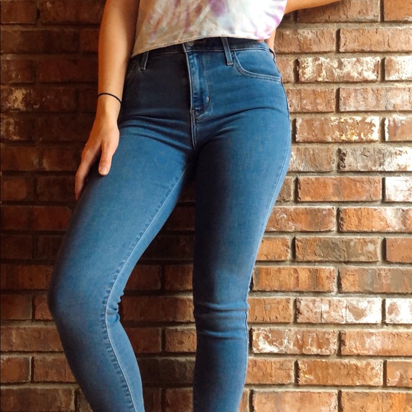 SOLD❗️Levi’s High Rise Jeans - Picture 2 of 6